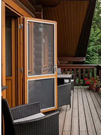 Balkontür mit Fliegengitter - Zum vergrößern klicken Balkontür mit Fliegengitter